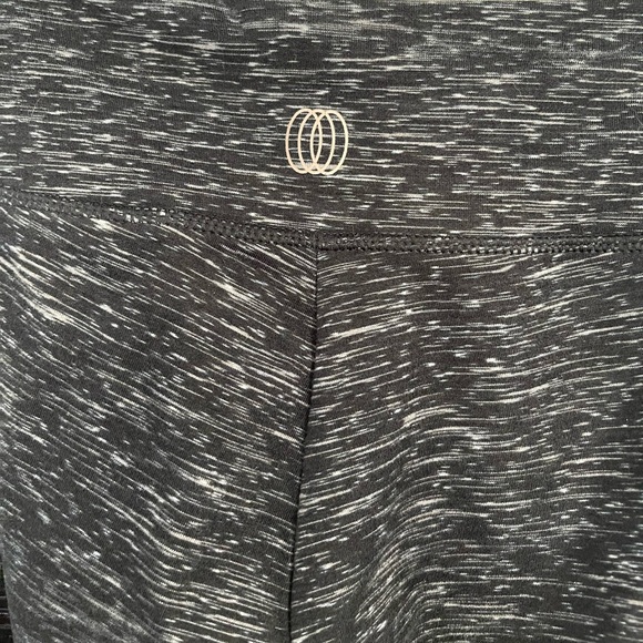 BALANCE Collection Legging - Picture 5 of 5